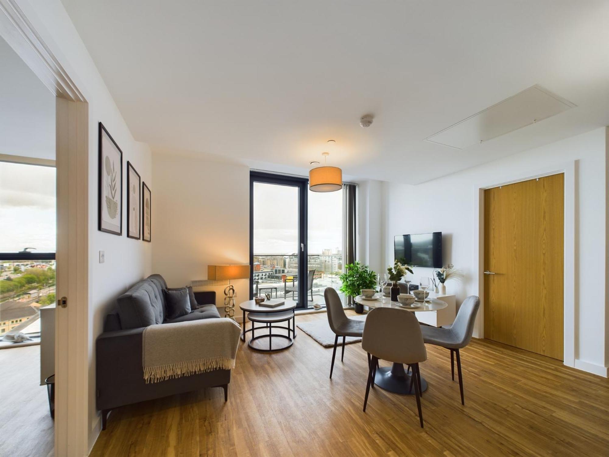 New! 2 Bedroom Flat In Waters By With Us, Perfect For Families, Couples & Groups, Free Private Parking! Apartment