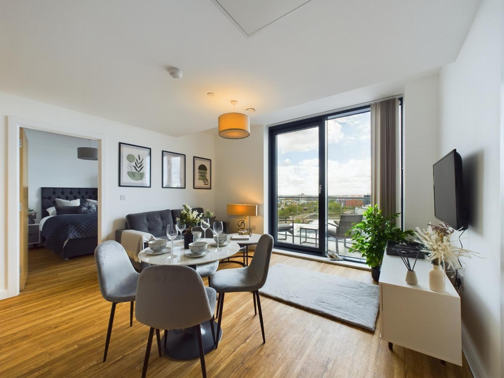 New! 2 Bedroom Flat In Waters By With Us, Perfect For Families, Couples & Groups, Free Private Parking! Apartment Manchester