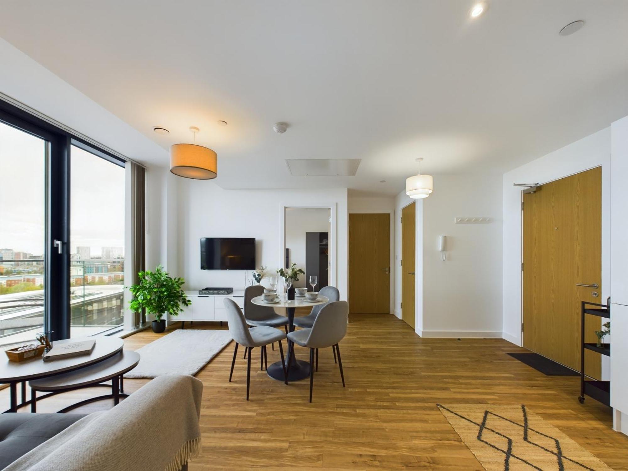New! 2 Bedroom Flat In Waters By With Us, Perfect For Families, Couples & Groups, Free Private Parking! Manchester